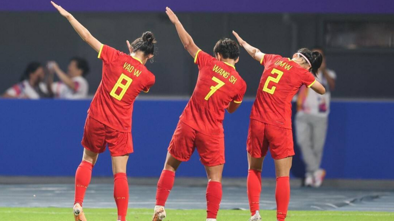中国女足备战国际女足友谊赛，巅峰对决