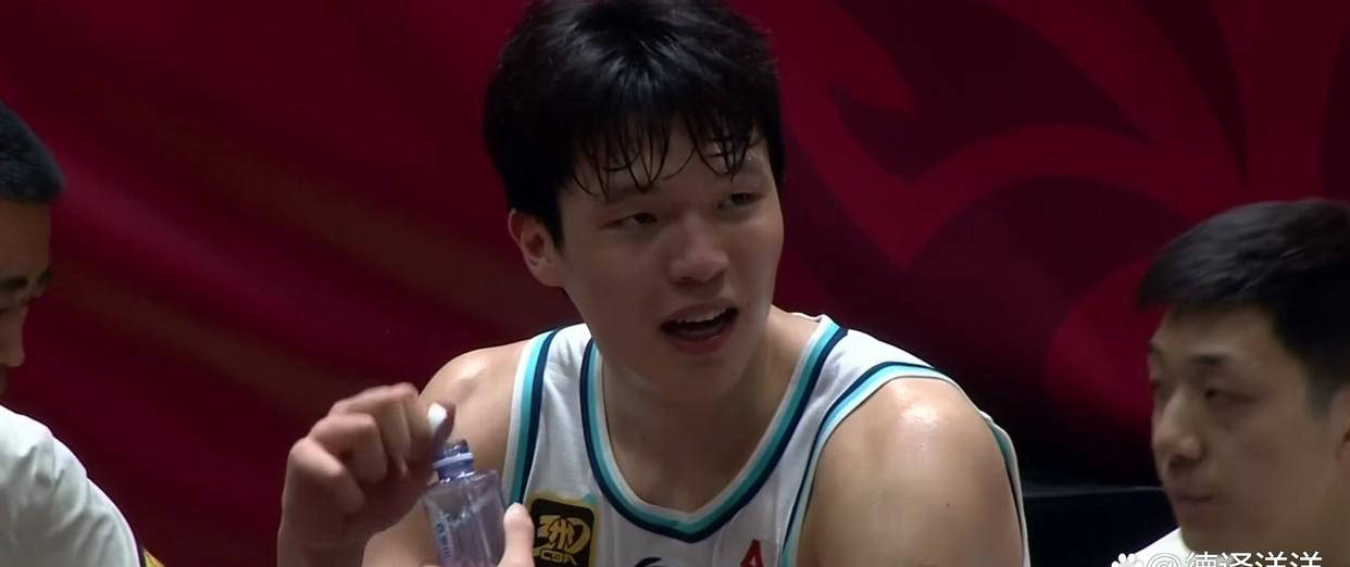 青岛男篮表现低迷，队伍需进一步调整