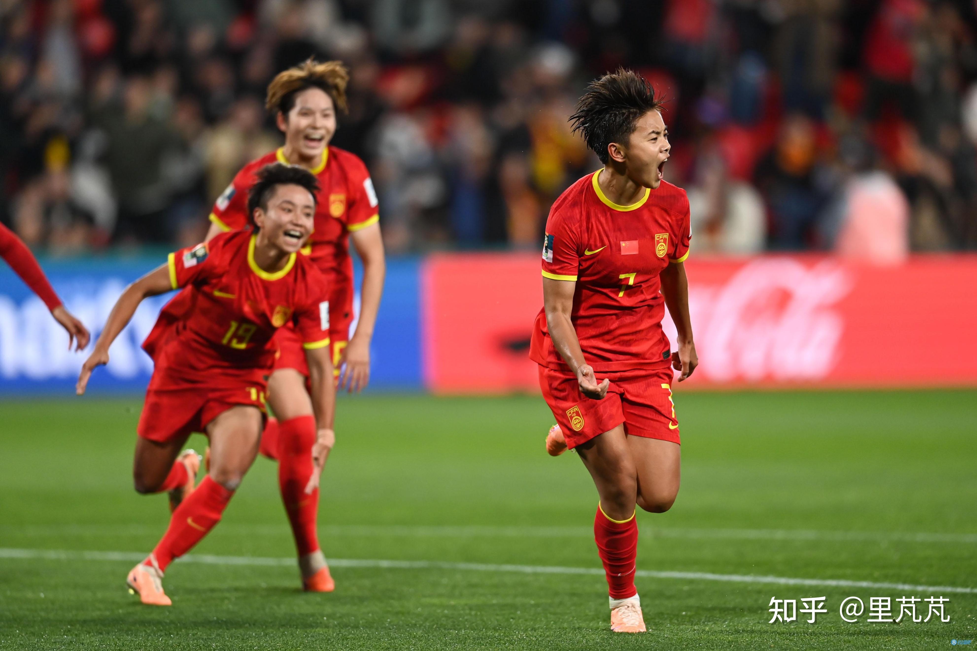世界体育盛会：中国女足再度夺冠，引发热议